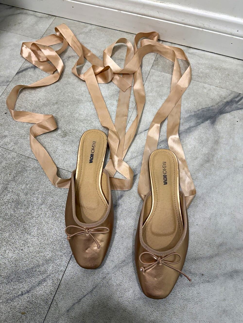 Fashion Nova Women's Gold Faux Leather Ballet Flat Square Toe Bow Ankle Tie US 8